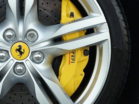 Used 2019 Ferrari Portofino RWD image 29