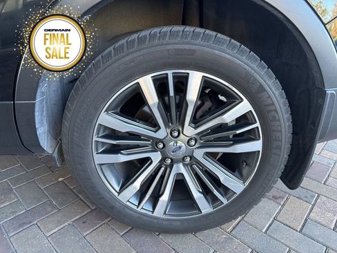 Used 2016 Ford Explorer Platinum image 10