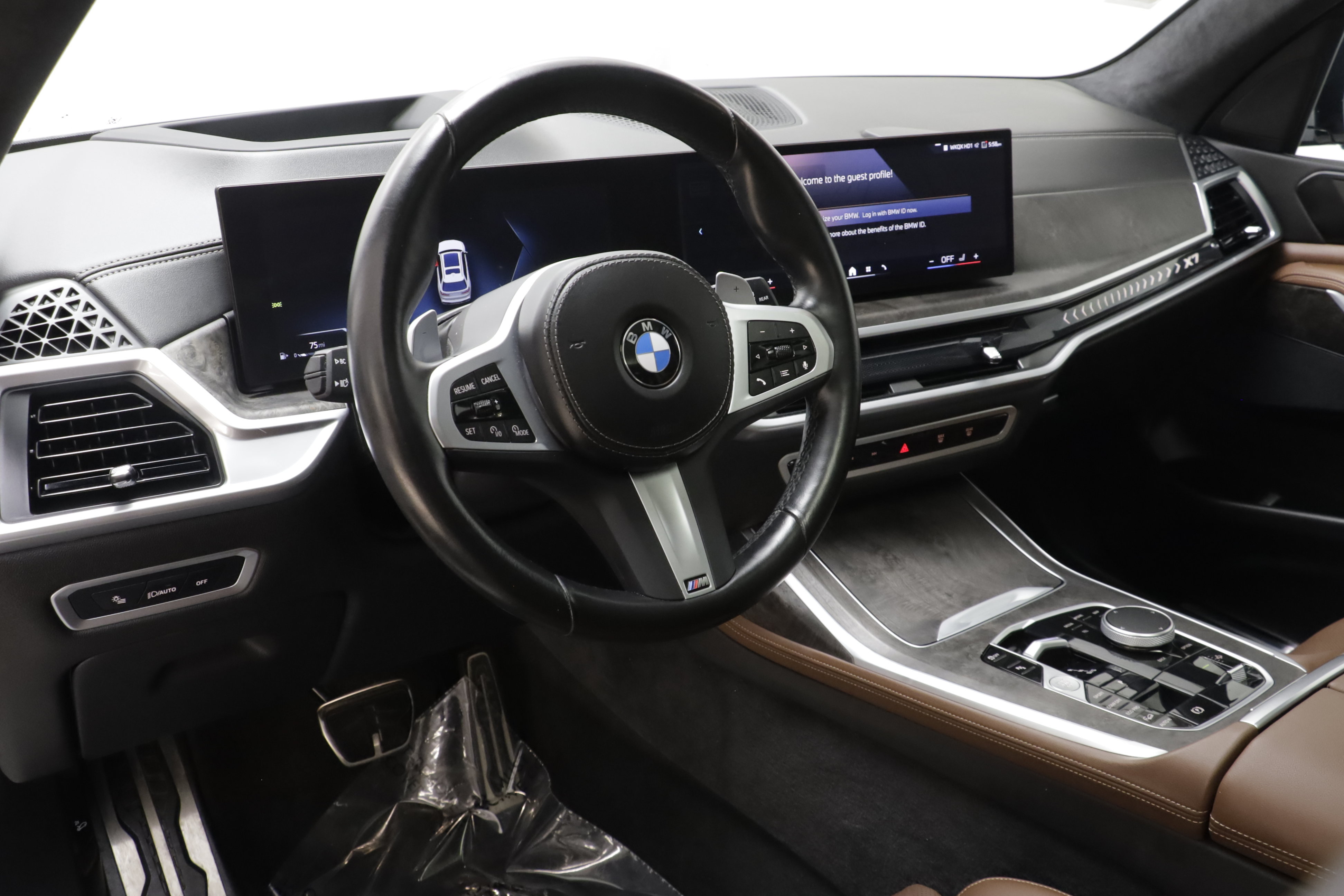 Used 2024 BMW X7 xDrive40i w/ M Sport Package AWD/4WD image 7