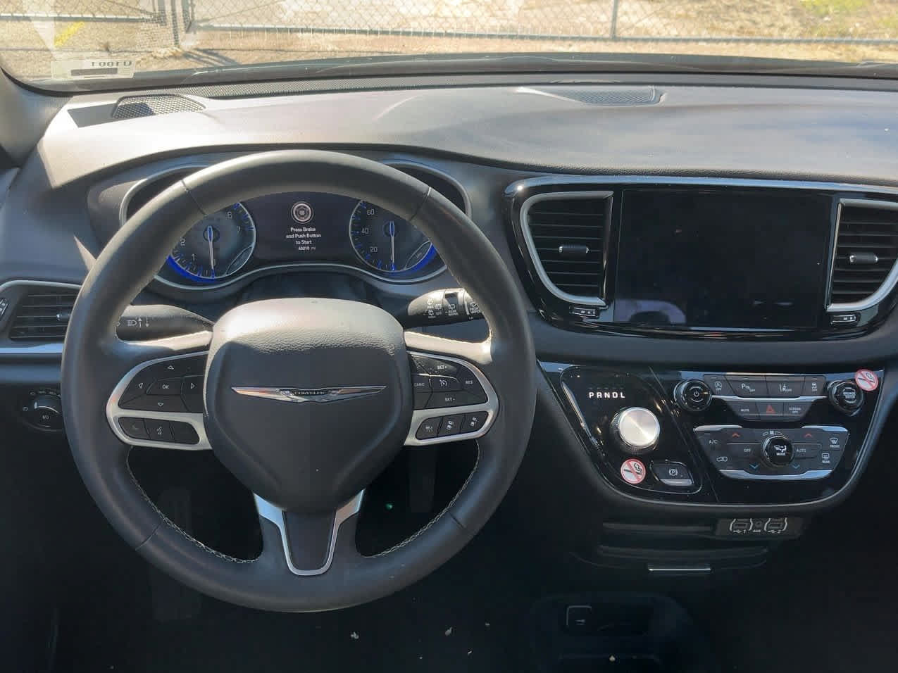 Used 2025 Chrysler Pacifica Select FWD image 5