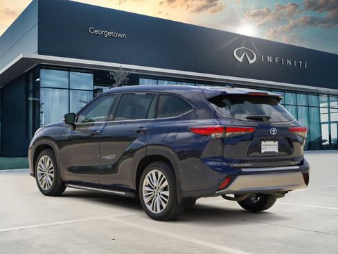Used 2023 Toyota Highlander Platinum image 5
