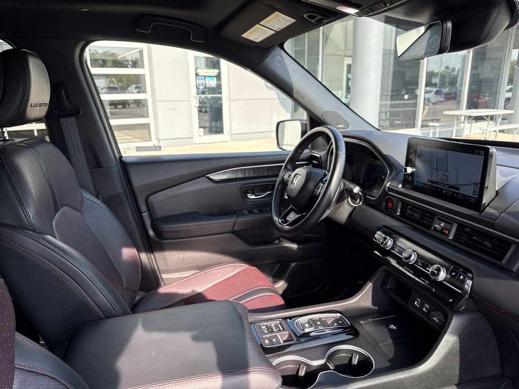Used 2025 Honda Pilot Black Edition image 36