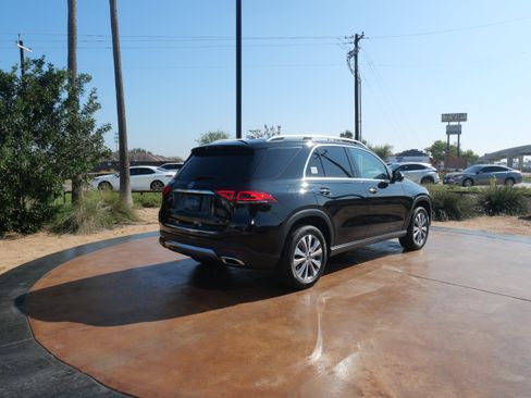 Used 2021 Mercedes-Benz GLE 350 image 2