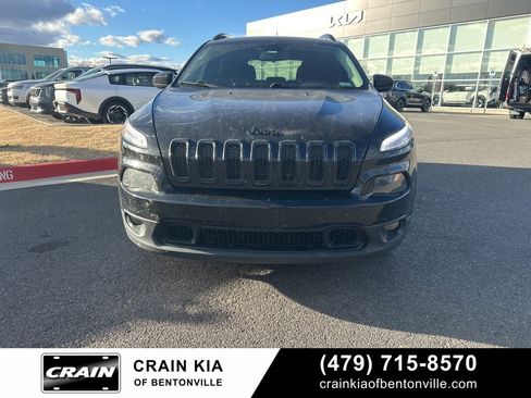 Used 2018 Jeep Cherokee Latitude w/ Altitude Package image 5