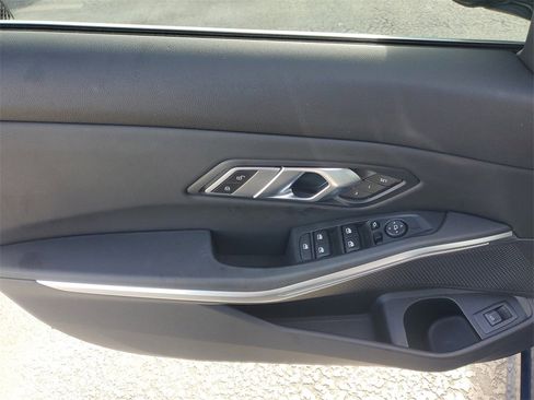 Used 2022 BMW 330i Sedan w/ Premium Package image 18