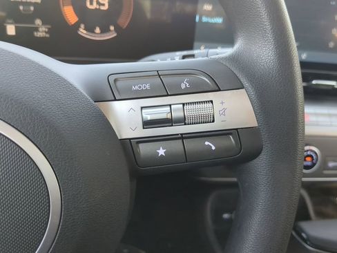 Used 2025 Hyundai Kona SE image 24