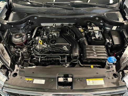 Used 2024 Volkswagen Taos SE w/ MDO Package image 17