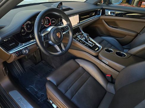 Used 2018 Porsche Panamera 4 image 11