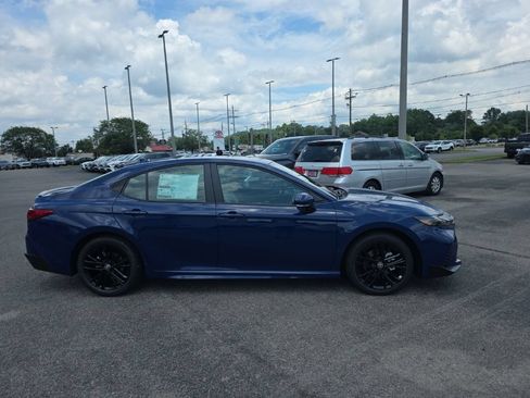 New 2026 Toyota Camry SE FWD image 3