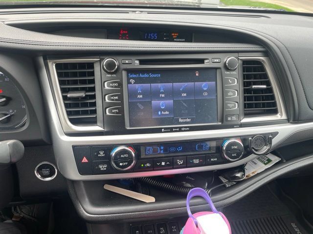Used 2018 Toyota Highlander SE AWD/4WD image 17