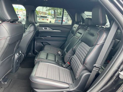 Used 2025 Ford Explorer ST-Line w/ ST-Line Street Pack AWD/4WD image 24