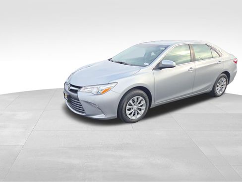 Used 2017 Toyota Camry LE image 35