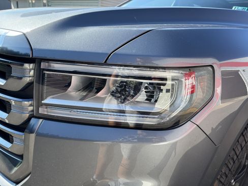 Used 2021 GMC Acadia AT4 w/ Trailering Package AWD/4WD image 10