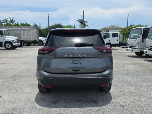 Used 2024 Nissan Rogue SV FWD image 6
