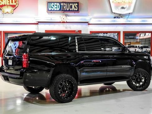 Used 2015 Chevrolet Suburban LT image 3