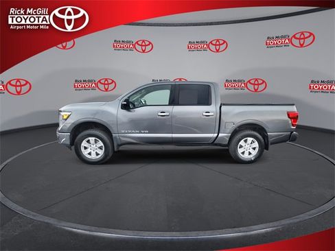 Used 2018 Nissan Titan SV w/ SV Convenience Package image 5