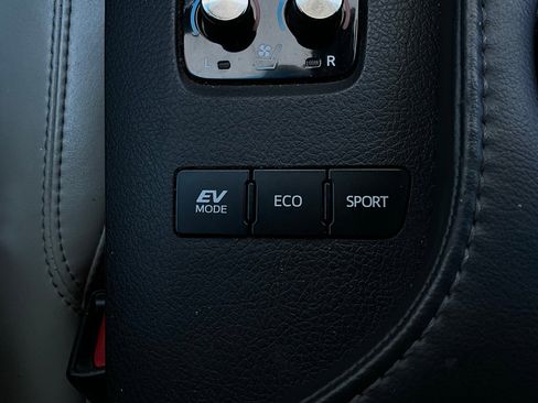 Used 2016 Toyota Avalon Limited w/ Toyota Safety Sense Package image 26