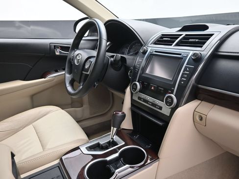 Used 2014 Toyota Camry XLE w/ Leather Package FWD image 27