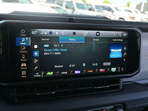 Used 2025 Jeep Wrangler Unlimited Sahara w/ Safety Group AWD/4WD image 25