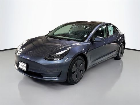 Used 2023 Tesla Model 3 Standard Range image 1