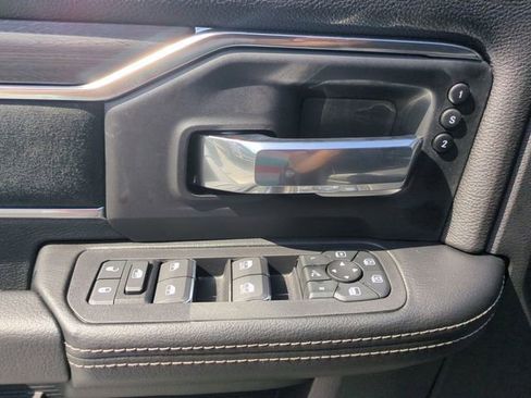 Used 2025 RAM 2500 Laramie AWD/4WD image 26