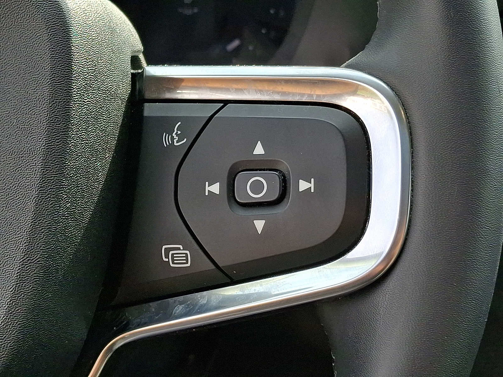 Used 2023 Volvo XC40 B5 Plus w/ Protection Package Premier AWD/4WD image 20