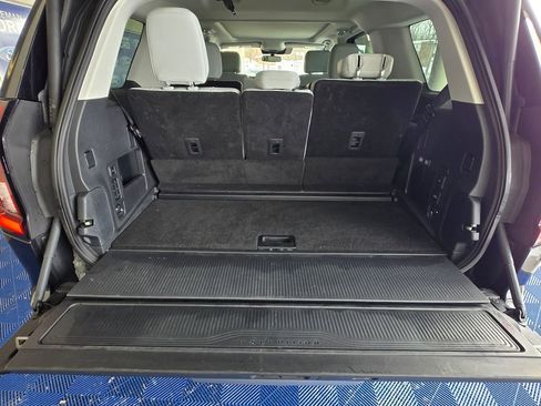 Used 2025 Ford Expedition Platinum image 9