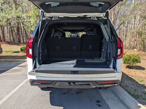 Certified 2025 Ford Expedition Platinum w/ Stealth Performance Package image 33