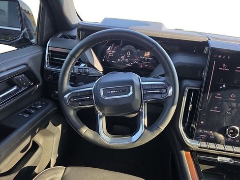 Used 2025 GMC Yukon Denali AWD/4WD image 12