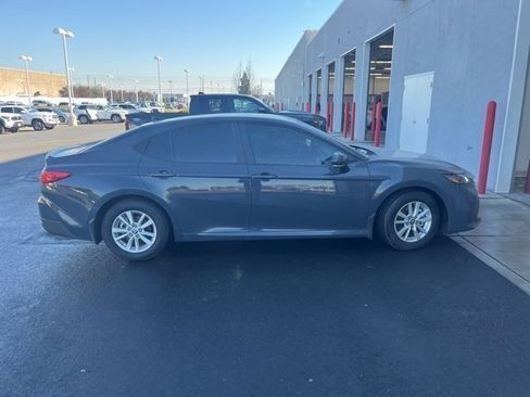 Used 2025 Toyota Camry SE image 4