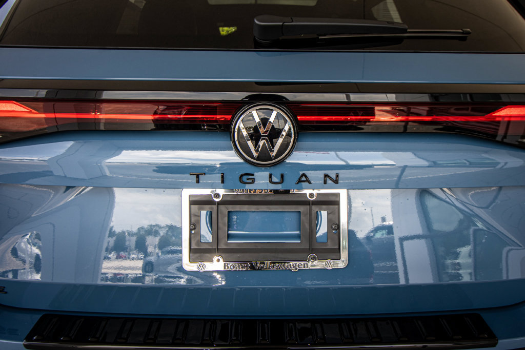 New 2026 Volkswagen Tiguan SE R-Line FWD image 16