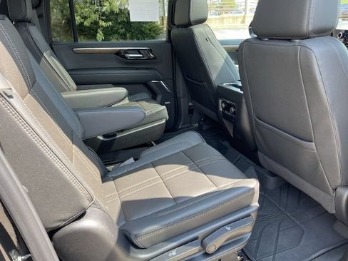 Used 2026 Chevrolet Suburban High Country w/ Sun And Tow Package AWD/4WD image 15