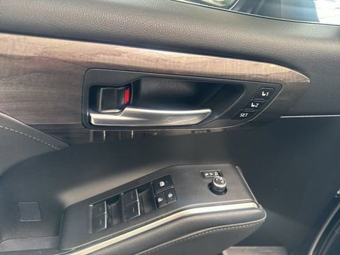Used 2023 Toyota Highlander Limited image 21