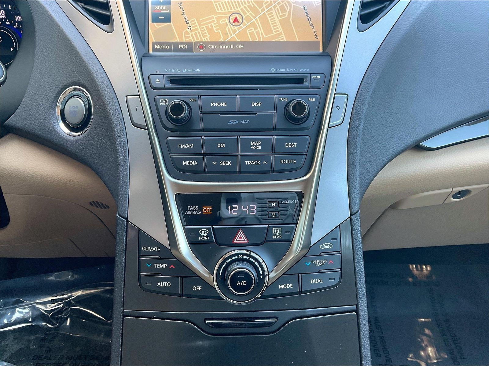 Used 2014 Hyundai Azera Limited w/ Option Group 02 FWD image 15