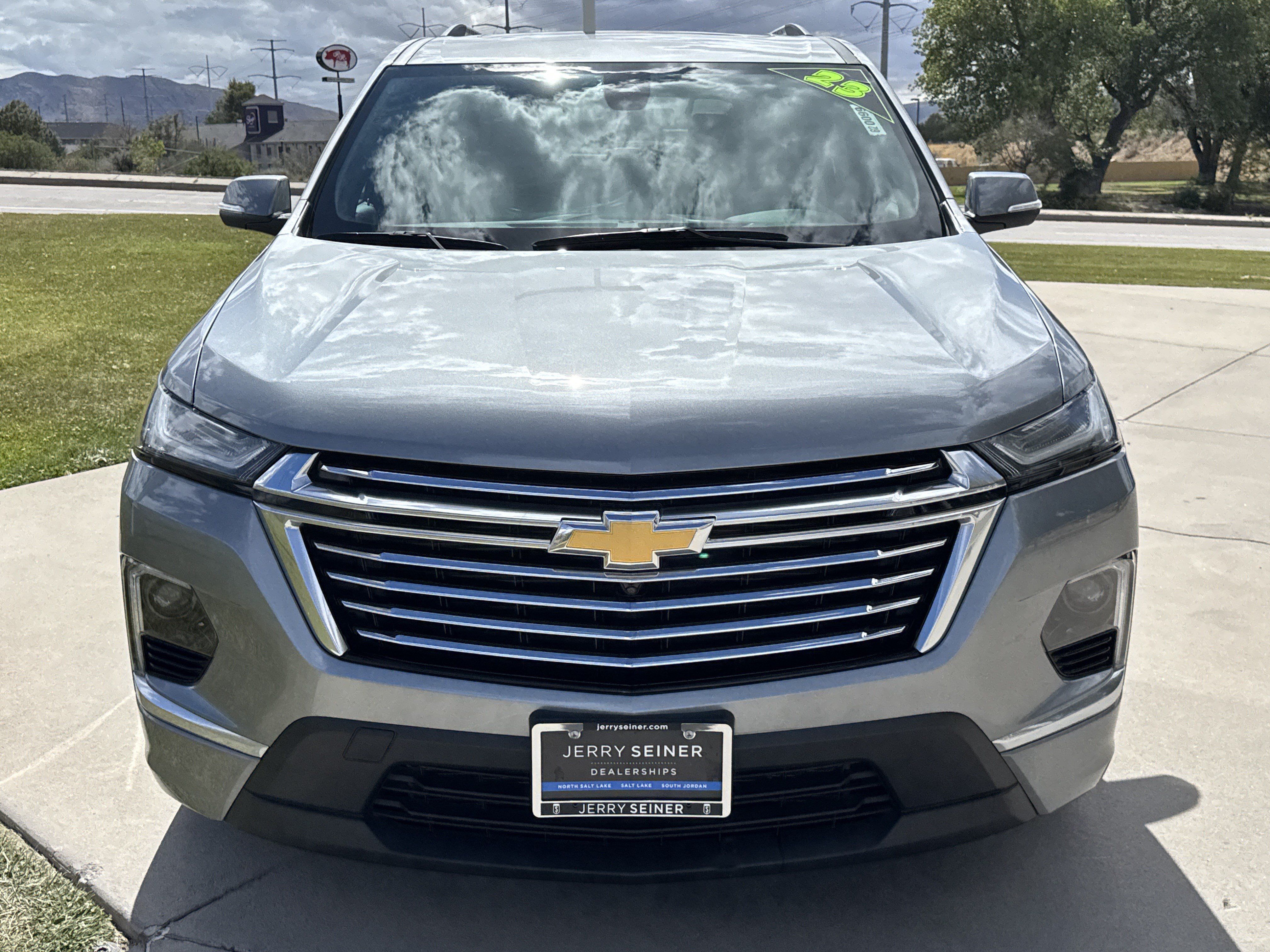 Used 2023 Chevrolet Traverse Premier AWD/4WD image 8