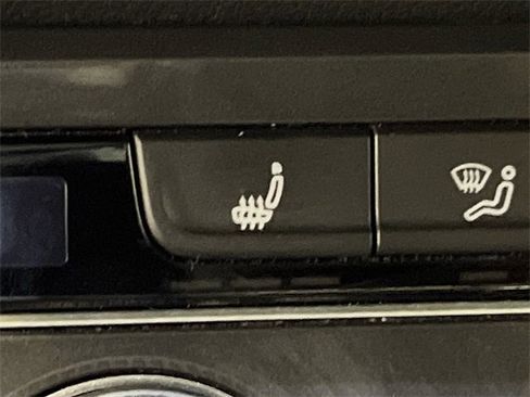 Certified 2020 Volkswagen Tiguan SE image 26