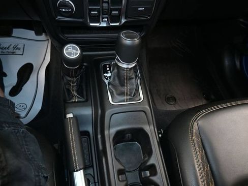 Used 2022 Jeep Gladiator Overland AWD/4WD image 11