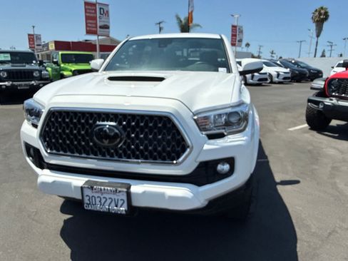 Used 2019 Toyota Tacoma TRD Sport RWD image 3