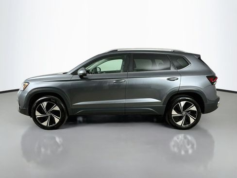 Used 2025 Volkswagen Taos SE w/ Panoramic Sunroof Package AWD/4WD image 8