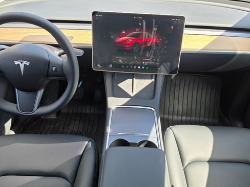 Used 2025 Tesla Model Y Long Range AWD/4WD image 16