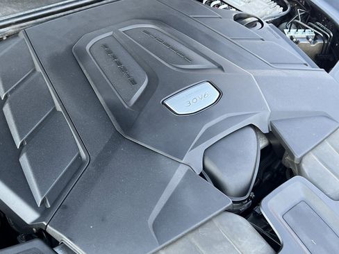 Certified 2021 Porsche Cayenne Coupe image 34