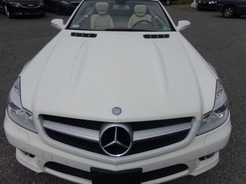 Used 2009 Mercedes-Benz SL 550 image 4