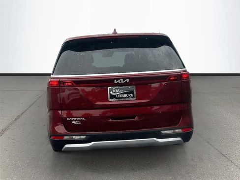 Used 2024 Kia Carnival LX FWD image 6