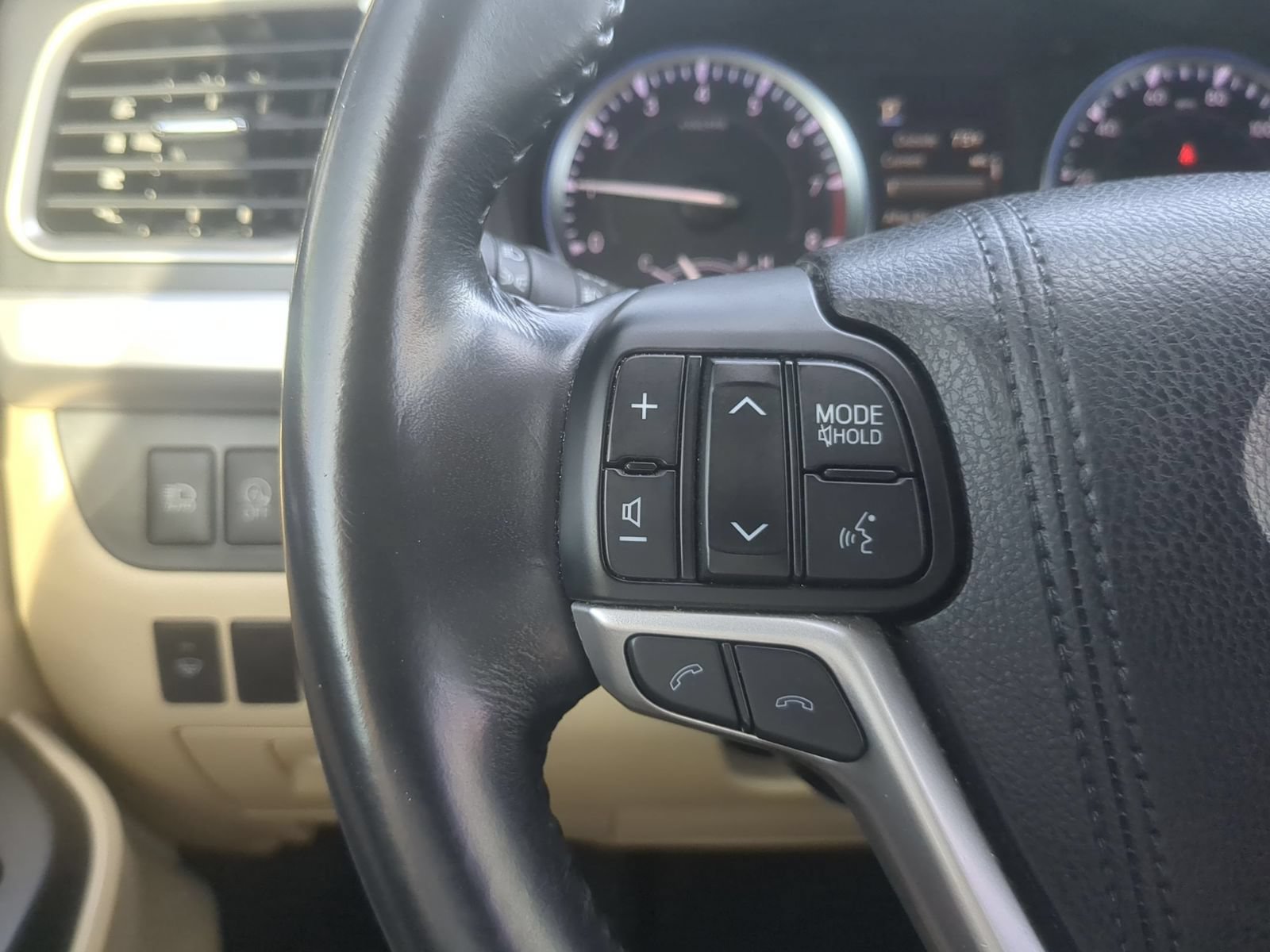Used 2017 Toyota Highlander Limited AWD/4WD image 16