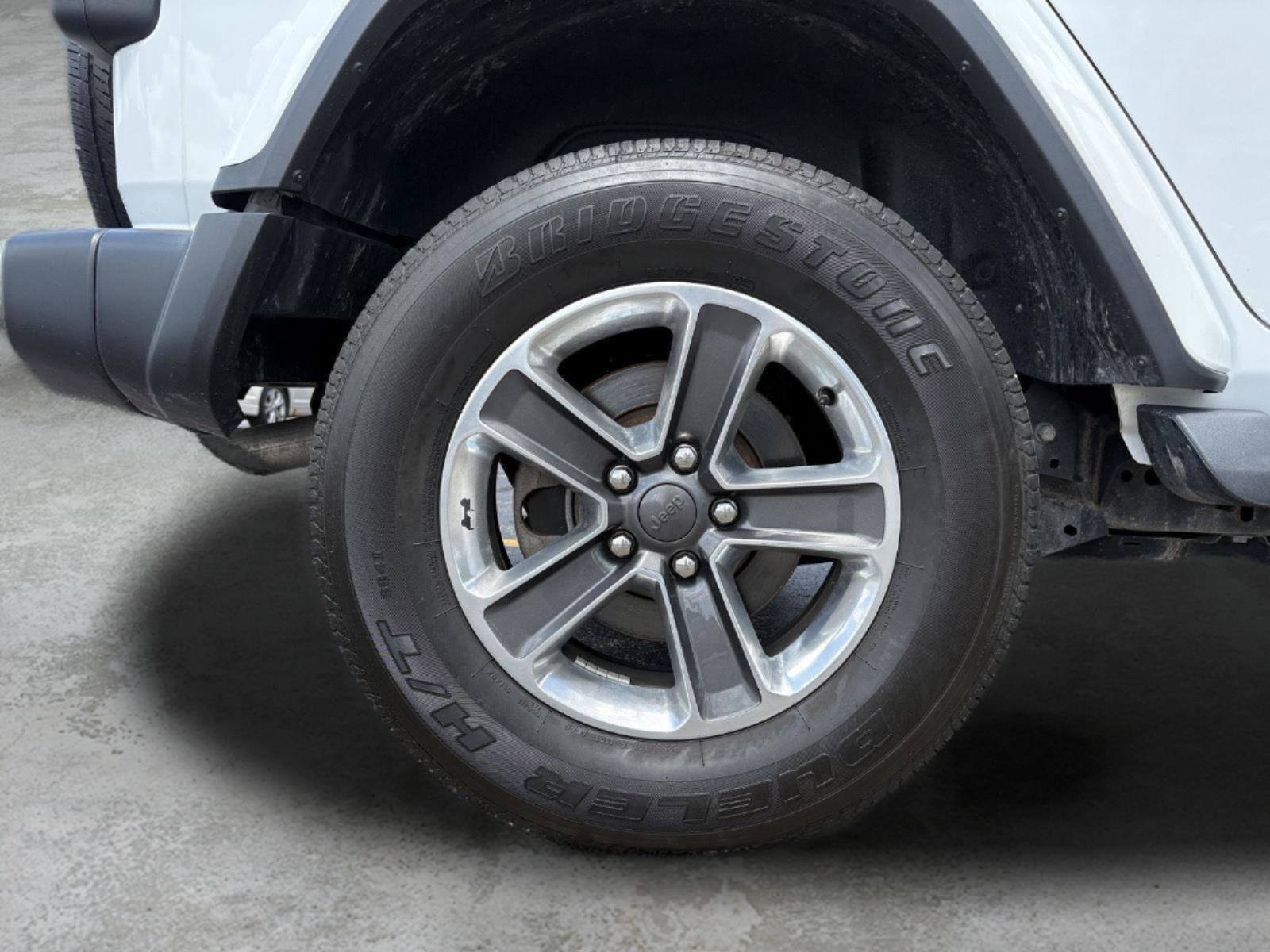 Used 2019 Jeep Wrangler Unlimited Sahara w/ Uconnect 4C Nav & Sound Group AWD/4WD image 24