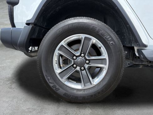 Used 2019 Jeep Wrangler Unlimited Sahara w/ Uconnect 4C Nav & Sound Group AWD/4WD image 24