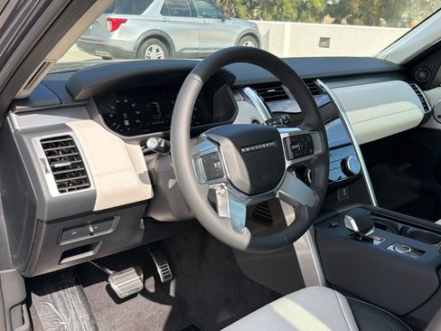 New 2026 Land Rover Discovery Limited Edition AWD/4WD image 4