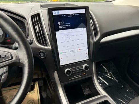 Certified 2024 Ford Edge SE w/ Black Appearance Package image 19