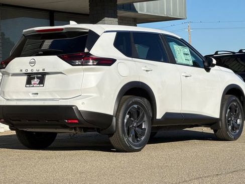 New 2026 Nissan Rogue SV image 4