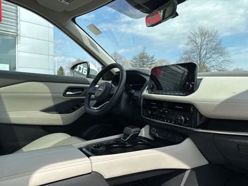 Used 2023 Nissan Rogue SL w/ SL Premium Package image 19